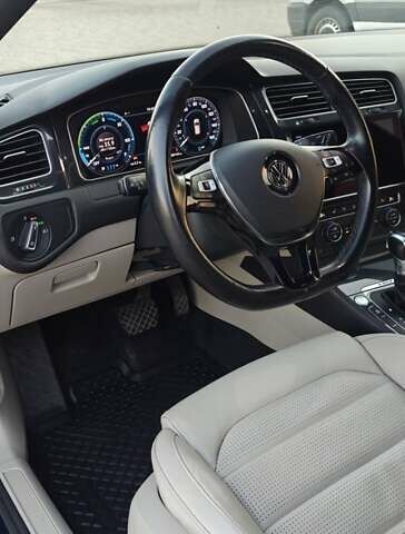 Синий Фольксваген e-Golf, объемом двигателя 0 л и пробегом 150 тыс. км за 13500 $, фото 1 на Automoto.ua