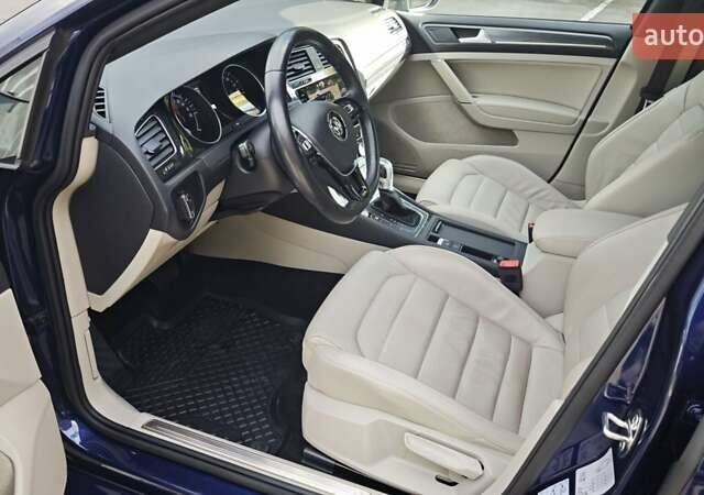 Синий Фольксваген e-Golf, объемом двигателя 0 л и пробегом 84 тыс. км за 13900 $, фото 1 на Automoto.ua