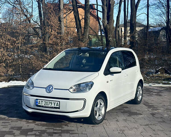 Белый Фольксваген e-up, объемом двигателя 0 л и пробегом 128 тыс. км за 5999 $, фото 1 на Automoto.ua