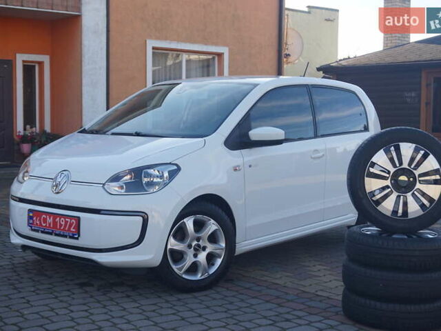 Белый Фольксваген e-up, объемом двигателя 0 л и пробегом 84 тыс. км за 6200 $, фото 1 на Automoto.ua