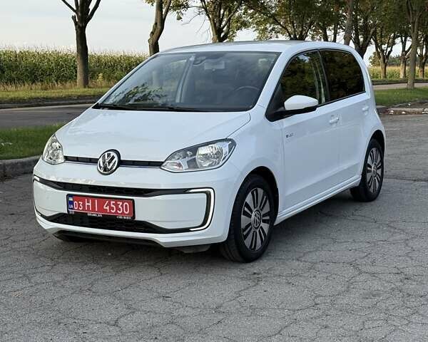 Белый Фольксваген e-up, объемом двигателя 0 л и пробегом 78 тыс. км за 7600 $, фото 1 на Automoto.ua