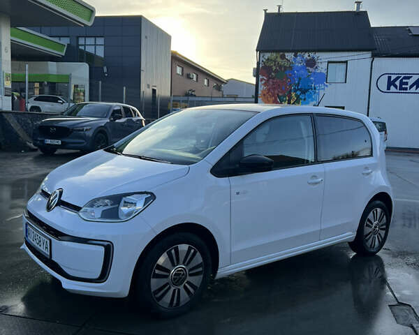 Белый Фольксваген e-up, объемом двигателя 0 л и пробегом 128 тыс. км за 11000 $, фото 1 на Automoto.ua