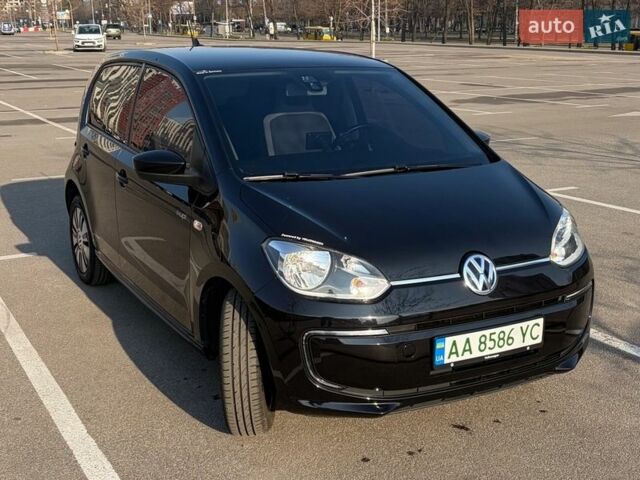 Черный Фольксваген e-up, объемом двигателя 0 л и пробегом 129 тыс. км за 6500 $, фото 1 на Automoto.ua