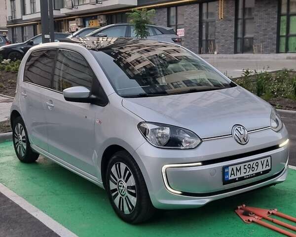 Серый Фольксваген e-up, объемом двигателя 0 л и пробегом 99 тыс. км за 6450 $, фото 1 на Automoto.ua