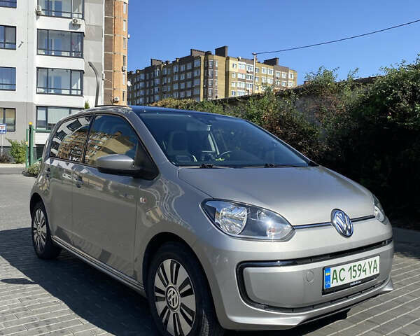 Серый Фольксваген e-up, объемом двигателя 0 л и пробегом 127 тыс. км за 6500 $, фото 1 на Automoto.ua