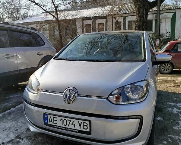 Серый Фольксваген e-up, объемом двигателя 0 л и пробегом 64 тыс. км за 7400 $, фото 1 на Automoto.ua
