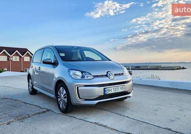 Серый Фольксваген e-up, объемом двигателя 0 л и пробегом 64 тыс. км за 12400 $, фото 1 на Automoto.ua