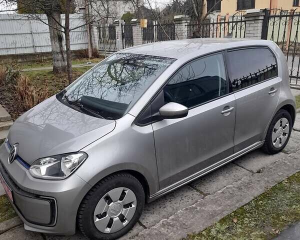 Серый Фольксваген e-up, объемом двигателя 0 л и пробегом 28 тыс. км за 11850 $, фото 1 на Automoto.ua