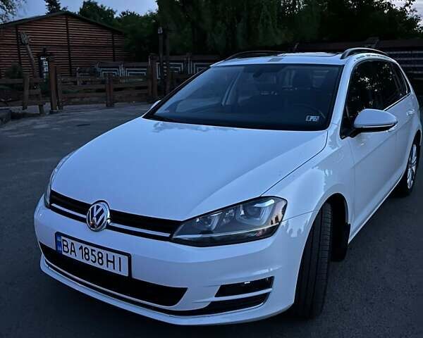 Белый Фольксваген Golf Alltrack, объемом двигателя 1.97 л и пробегом 219 тыс. км за 13500 $, фото 1 на Automoto.ua