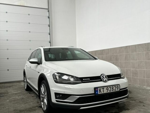Белый Фольксваген Golf Alltrack, объемом двигателя 1.97 л и пробегом 196 тыс. км за 16000 $, фото 1 на Automoto.ua
