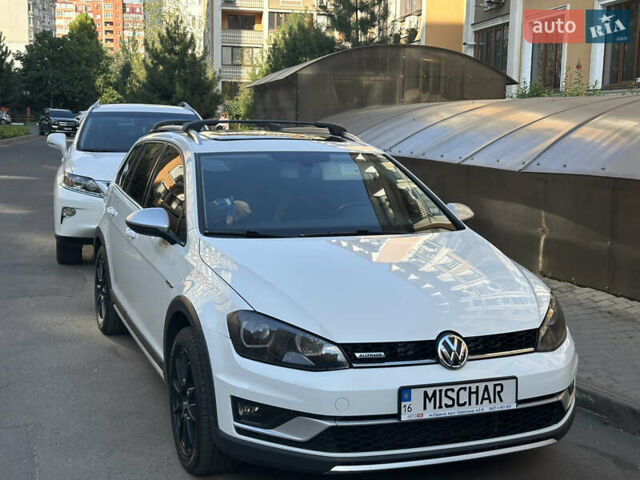 Белый Фольксваген Golf Alltrack, объемом двигателя 1.8 л и пробегом 106 тыс. км за 15000 $, фото 1 на Automoto.ua