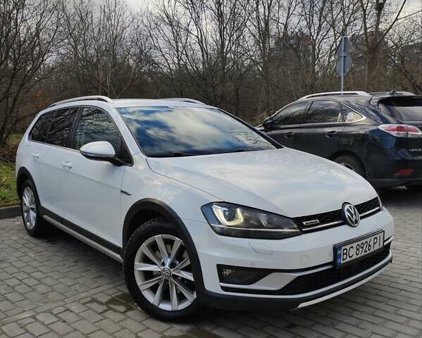 Белый Фольксваген Golf Alltrack, объемом двигателя 1.97 л и пробегом 282 тыс. км за 14700 $, фото 1 на Automoto.ua