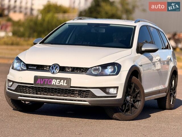 Белый Фольксваген Golf Alltrack, объемом двигателя 1.8 л и пробегом 110 тыс. км за 12000 $, фото 1 на Automoto.ua