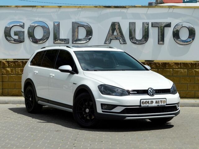 Белый Фольксваген Golf Alltrack, объемом двигателя 1.8 л и пробегом 107 тыс. км за 12900 $, фото 1 на Automoto.ua