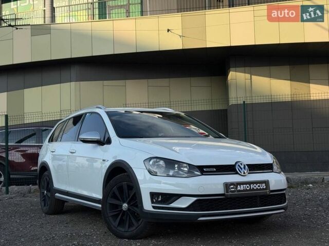 Белый Фольксваген Golf Alltrack, объемом двигателя 1.8 л и пробегом 41 тыс. км за 16290 $, фото 1 на Automoto.ua