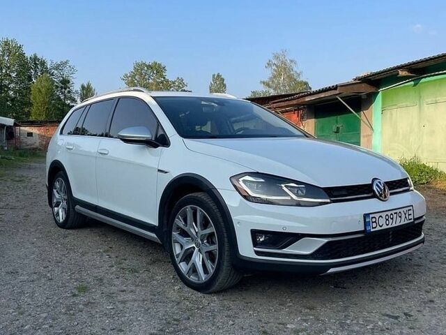 Белый Фольксваген Golf Alltrack, объемом двигателя 1.8 л и пробегом 112 тыс. км за 18200 $, фото 1 на Automoto.ua