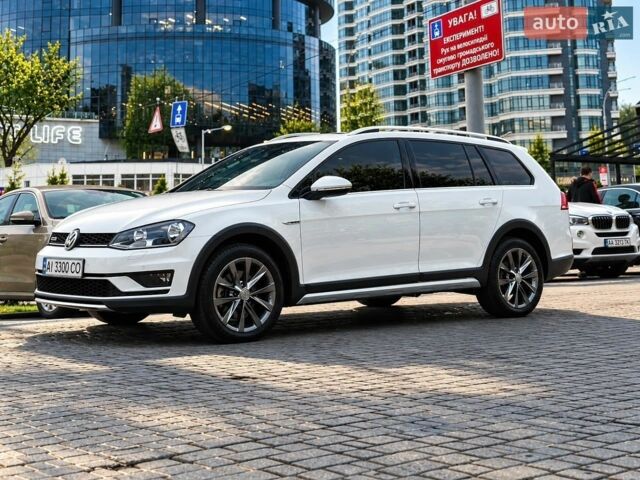 Білий Фольксваген Golf Alltrack, об'ємом двигуна 1.8 л та пробігом 51 тис. км за 15000 $, фото 1 на Automoto.ua