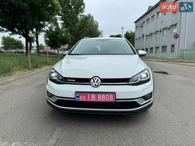 Белый Фольксваген Golf Alltrack, объемом двигателя 2 л и пробегом 221 тыс. км за 18500 $, фото 1 на Automoto.ua