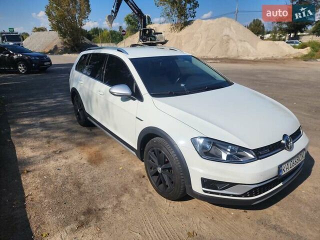 Белый Фольксваген Golf Alltrack, объемом двигателя 1.8 л и пробегом 41 тыс. км за 15300 $, фото 1 на Automoto.ua