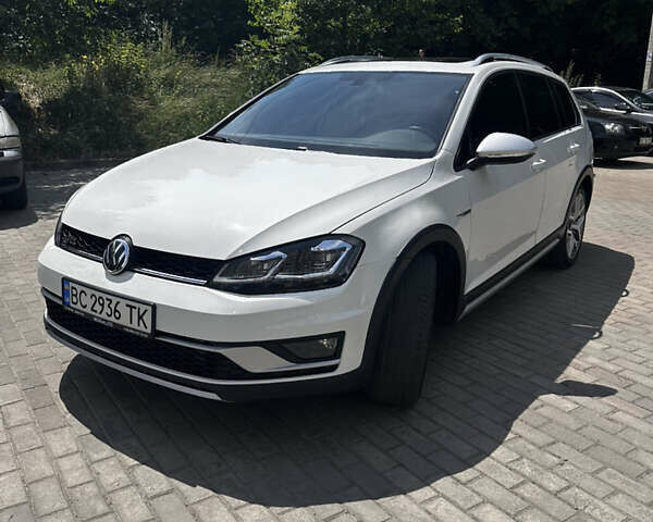 Белый Фольксваген Golf Alltrack, объемом двигателя 1.8 л и пробегом 75 тыс. км за 14600 $, фото 1 на Automoto.ua