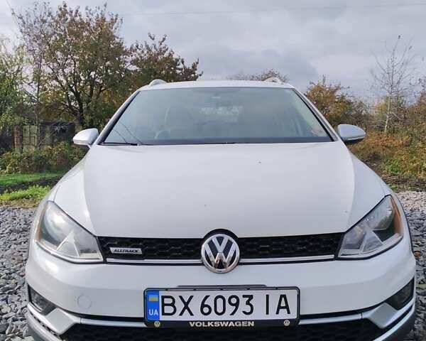 Белый Фольксваген Golf Alltrack, объемом двигателя 1.8 л и пробегом 94 тыс. км за 17300 $, фото 1 на Automoto.ua