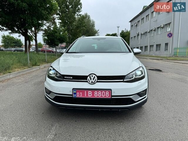 Белый Фольксваген Golf Alltrack, объемом двигателя 2 л и пробегом 221 тыс. км за 18500 $, фото 1 на Automoto.ua