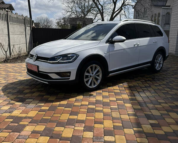 Белый Фольксваген Golf Alltrack, объемом двигателя 0 л и пробегом 236 тыс. км за 18500 $, фото 1 на Automoto.ua