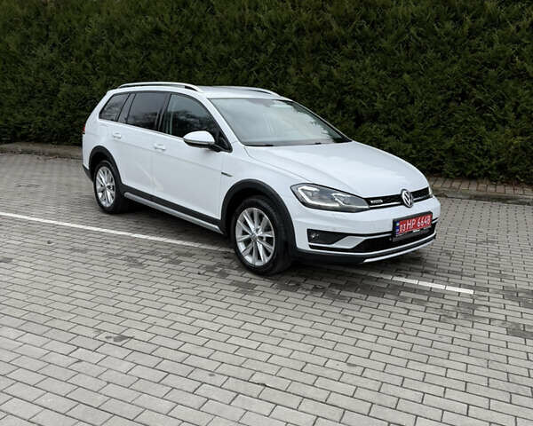 Белый Фольксваген Golf Alltrack, объемом двигателя 2 л и пробегом 208 тыс. км за 18500 $, фото 1 на Automoto.ua