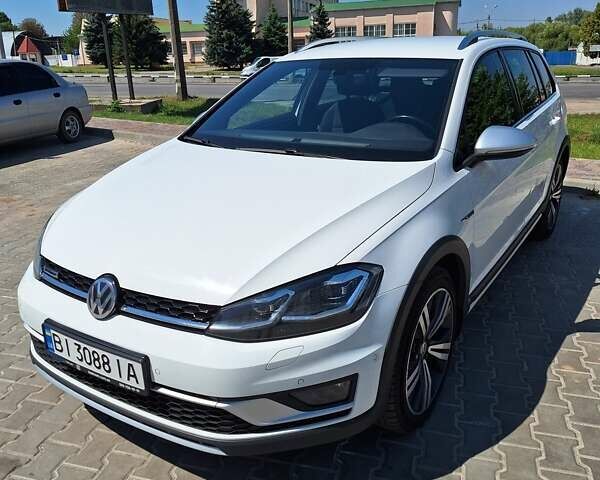 Белый Фольксваген Golf Alltrack, объемом двигателя 1.97 л и пробегом 298 тыс. км за 17900 $, фото 1 на Automoto.ua