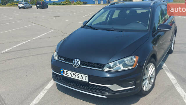 Черный Фольксваген Golf Alltrack, объемом двигателя 1.8 л и пробегом 93 тыс. км за 11900 $, фото 1 на Automoto.ua