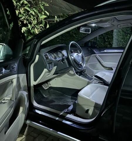 Чорний Фольксваген Golf Alltrack, об'ємом двигуна 1.8 л та пробігом 198 тис. км за 10000 $, фото 1 на Automoto.ua