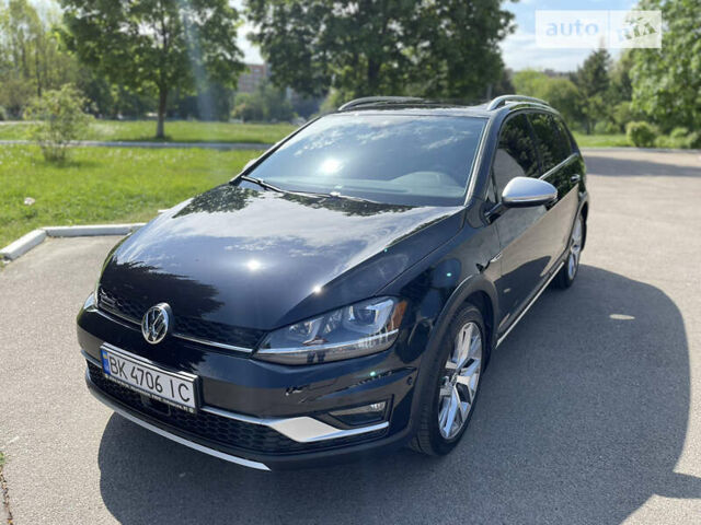 Чорний Фольксваген Golf Alltrack, об'ємом двигуна 1.8 л та пробігом 65 тис. км за 17950 $, фото 1 на Automoto.ua