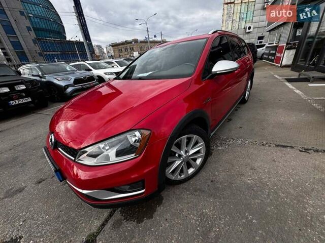 Красный Фольксваген Golf Alltrack, объемом двигателя 1.8 л и пробегом 133 тыс. км за 11980 $, фото 1 на Automoto.ua