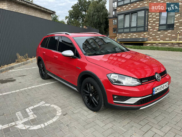 Красный Фольксваген Golf Alltrack, объемом двигателя 1.8 л и пробегом 208 тыс. км за 12499 $, фото 1 на Automoto.ua