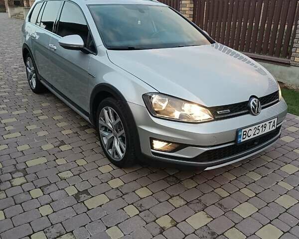 Серый Фольксваген Golf Alltrack, объемом двигателя 1.97 л и пробегом 168 тыс. км за 15150 $, фото 1 на Automoto.ua