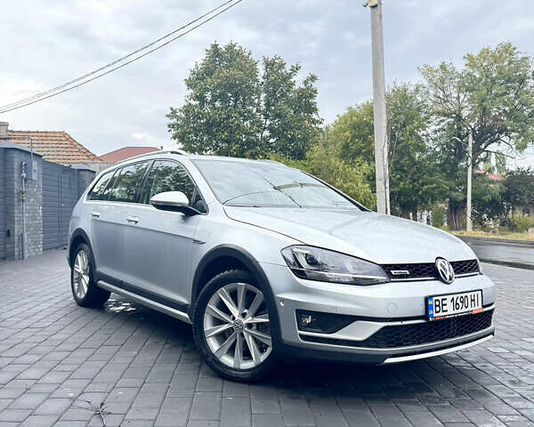 Серый Фольксваген Golf Alltrack, объемом двигателя 1.8 л и пробегом 128 тыс. км за 14200 $, фото 1 на Automoto.ua