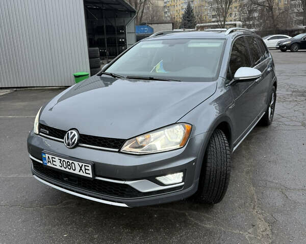 Серый Фольксваген Golf Alltrack, объемом двигателя 1.8 л и пробегом 112 тыс. км за 16200 $, фото 1 на Automoto.ua