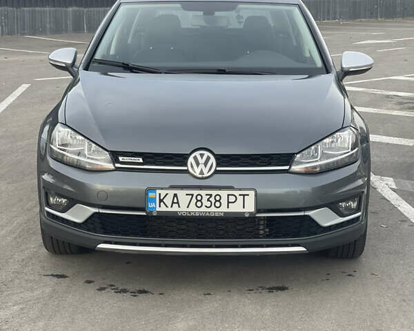 Серый Фольксваген Golf Alltrack, объемом двигателя 1.8 л и пробегом 116 тыс. км за 16550 $, фото 1 на Automoto.ua