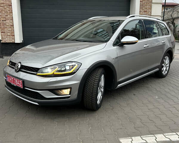 Серый Фольксваген Golf Alltrack, объемом двигателя 2 л и пробегом 185 тыс. км за 19900 $, фото 1 на Automoto.ua