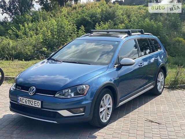 Синий Фольксваген Golf Alltrack, объемом двигателя 1.8 л и пробегом 48 тыс. км за 16700 $, фото 1 на Automoto.ua