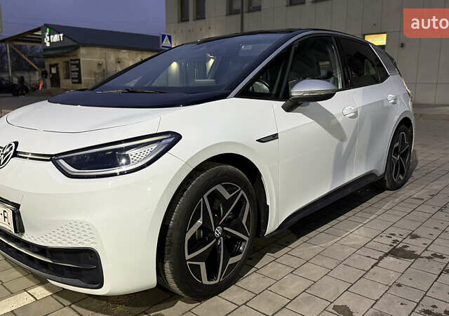 Белый Фольксваген ID.3, объемом двигателя 0 л и пробегом 63 тыс. км за 17900 $, фото 1 на Automoto.ua