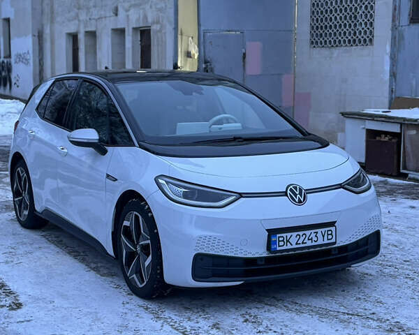 Белый Фольксваген ID.3, объемом двигателя 0 л и пробегом 147 тыс. км за 16900 $, фото 1 на Automoto.ua