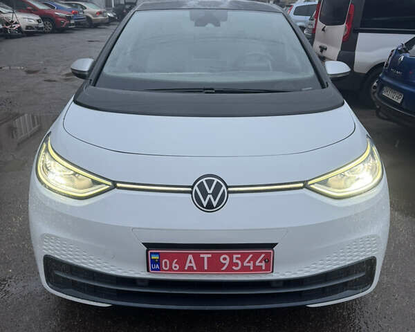 Белый Фольксваген ID.3, объемом двигателя 0 л и пробегом 60 тыс. км за 16300 $, фото 1 на Automoto.ua