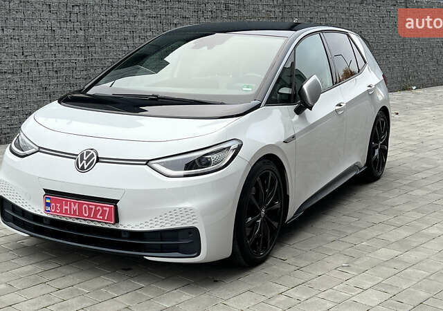 Белый Фольксваген ID.3, объемом двигателя 0 л и пробегом 127 тыс. км за 17499 $, фото 1 на Automoto.ua