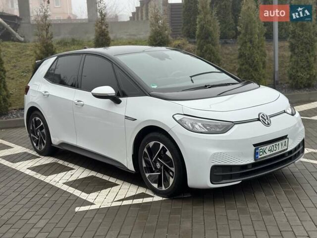 Белый Фольксваген ID.3, объемом двигателя 0 л и пробегом 27 тыс. км за 18500 $, фото 1 на Automoto.ua