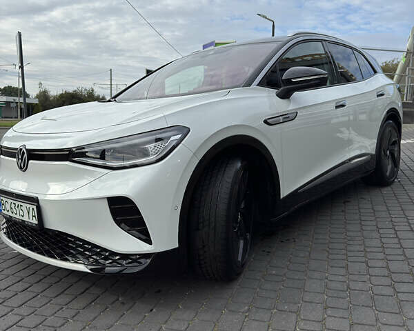 Белый Фольксваген ID.4, объемом двигателя 0 л и пробегом 28 тыс. км за 36249 $, фото 1 на Automoto.ua