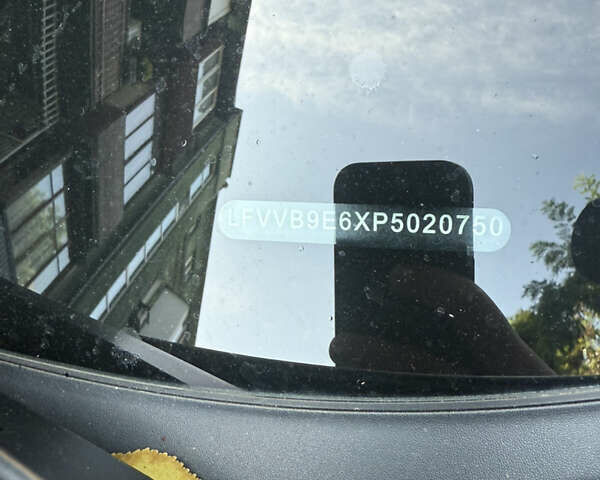 Серый Фольксваген ID.4 Crozz, объемом двигателя 0 л и пробегом 12 тыс. км за 33000 $, фото 1 на Automoto.ua