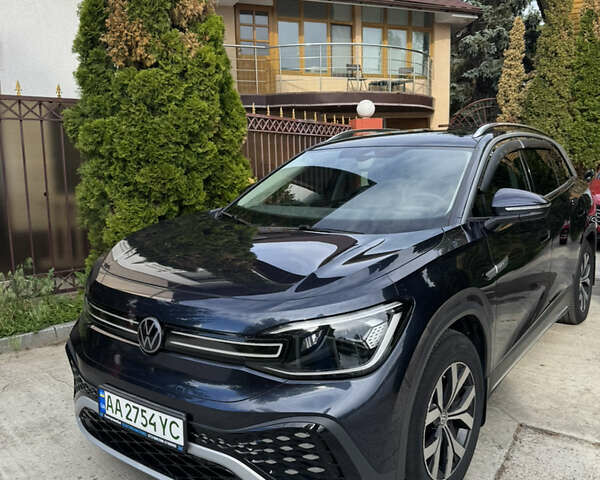 Синий Фольксваген ID.6, объемом двигателя 0 л и пробегом 28 тыс. км за 25499 $, фото 1 на Automoto.ua
