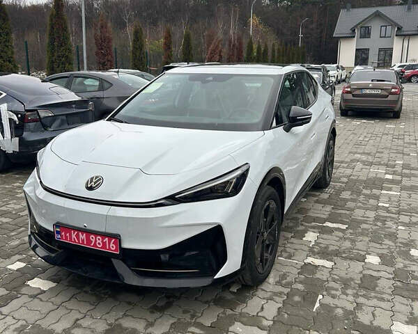 Белый Фольксваген ID. Unyx, объемом двигателя 0 л и пробегом 1 тыс. км за 27200 $, фото 1 на Automoto.ua