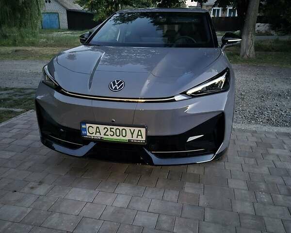 Сірий Фольксваген ID. Unyx, об'ємом двигуна 0 л та пробігом 4 тис. км за 28500 $, фото 1 на Automoto.ua